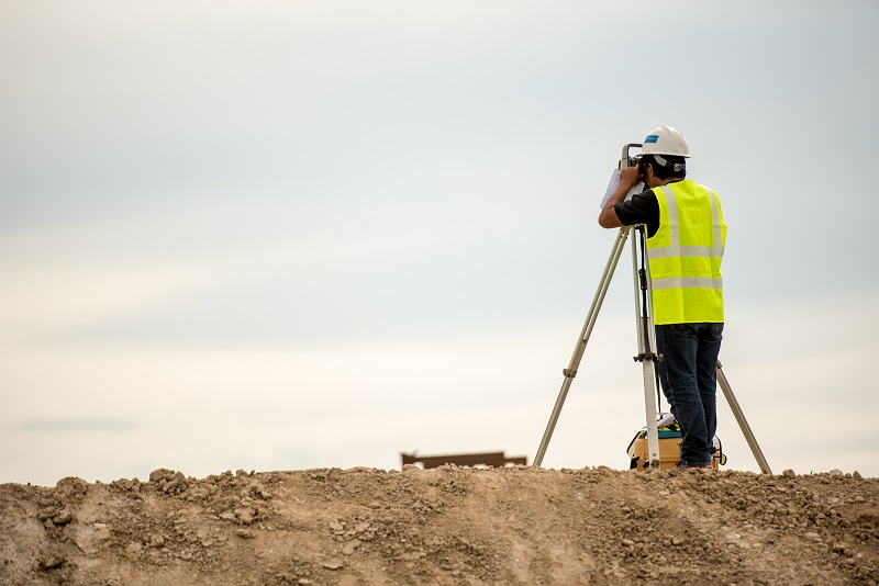 How to become a successful land surveyor?