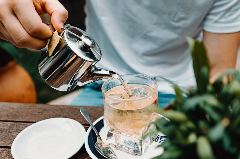 Clear glass teapot for home and office